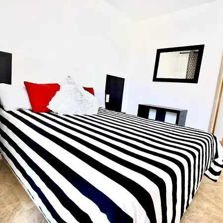 Ventura Park 4 4 Апартаменты *